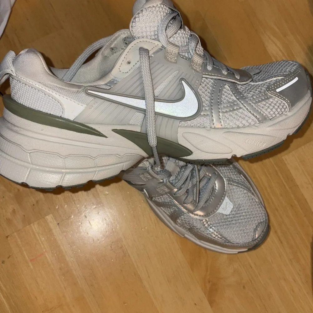 Nike v2k sneaker